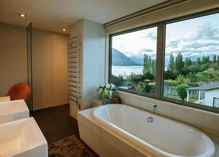 Holiday home Lakeside Road - Sleeps 8 - Views - Front