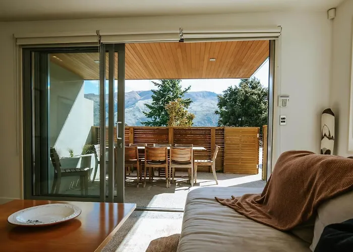 Lakeside Road - Sleeps 8 - Views - Front *